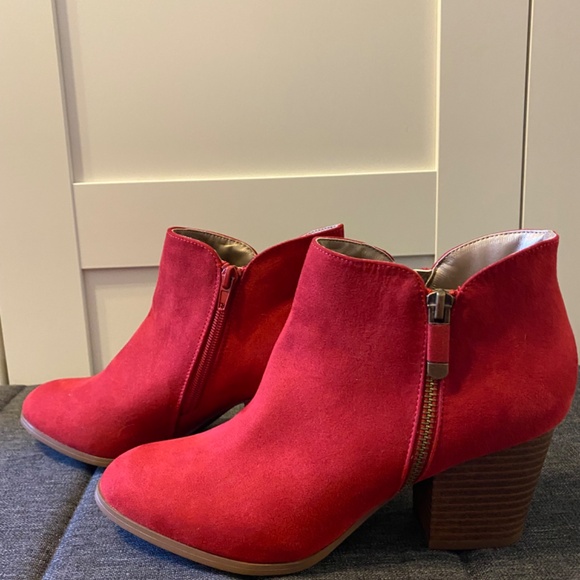 Women's boots in Red - Picture 7 of 8